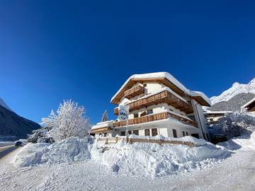 Ferienhaus für 26 Personen, mit Balkon und Sauna, mit Haustier in Pettneu am Arlberg