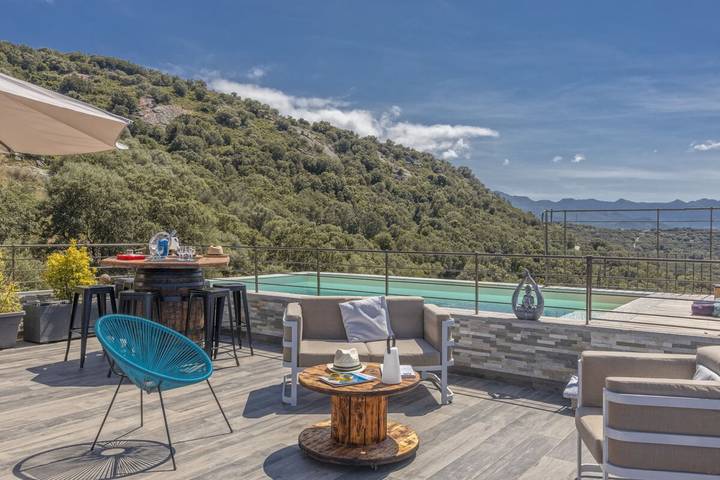 Location de vacances pour 6 personnes, avec piscine et terrasse à Belgodère - 2