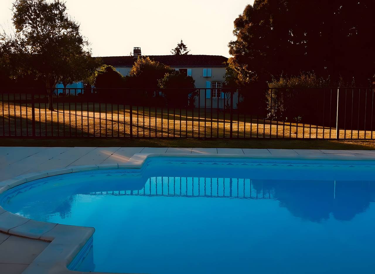 Logis de Chenac, gîte "Cocon Nature" para 7 personas con piscina y terraza privada in Chenac-Saint-Seurin-d'Uzet, Saintes region