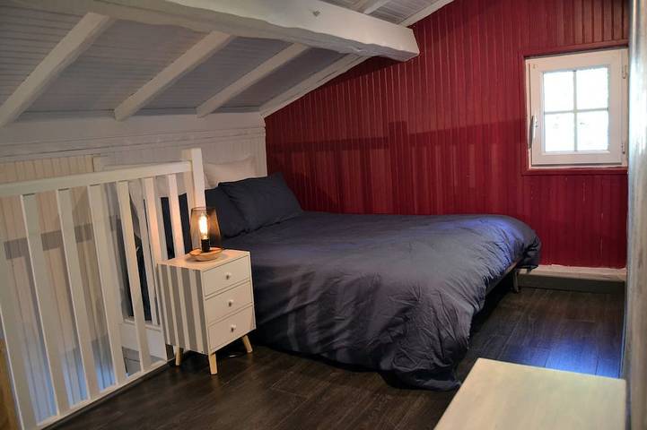 Gîte pour 7 personnes, avec jacuzzi ainsi que jardin et piscine, animaux acceptés à Ardillières - 3