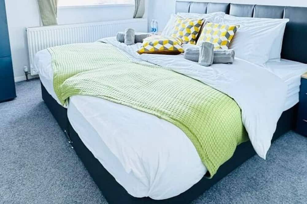 Contractor + Business Stays | Sleeps 7 | 20% Off in Elstree and Borehamwood, Hertfordshire