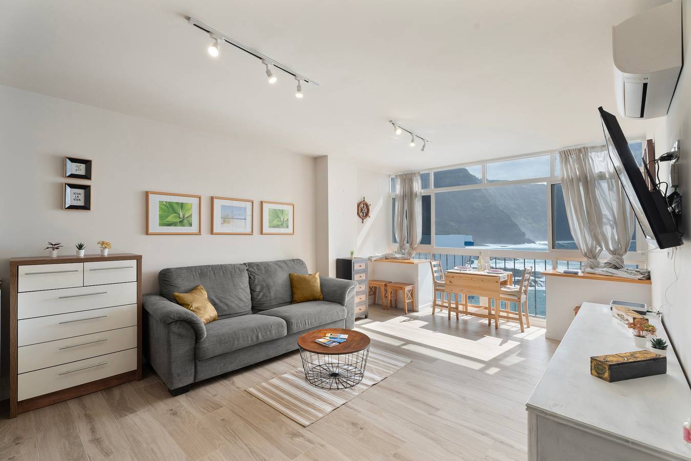 Apartamento entero, Bienvenido al apartamento en primera línea de mar en Tenerife con vistas al Teide in Mesa del Mar, Tacoronte