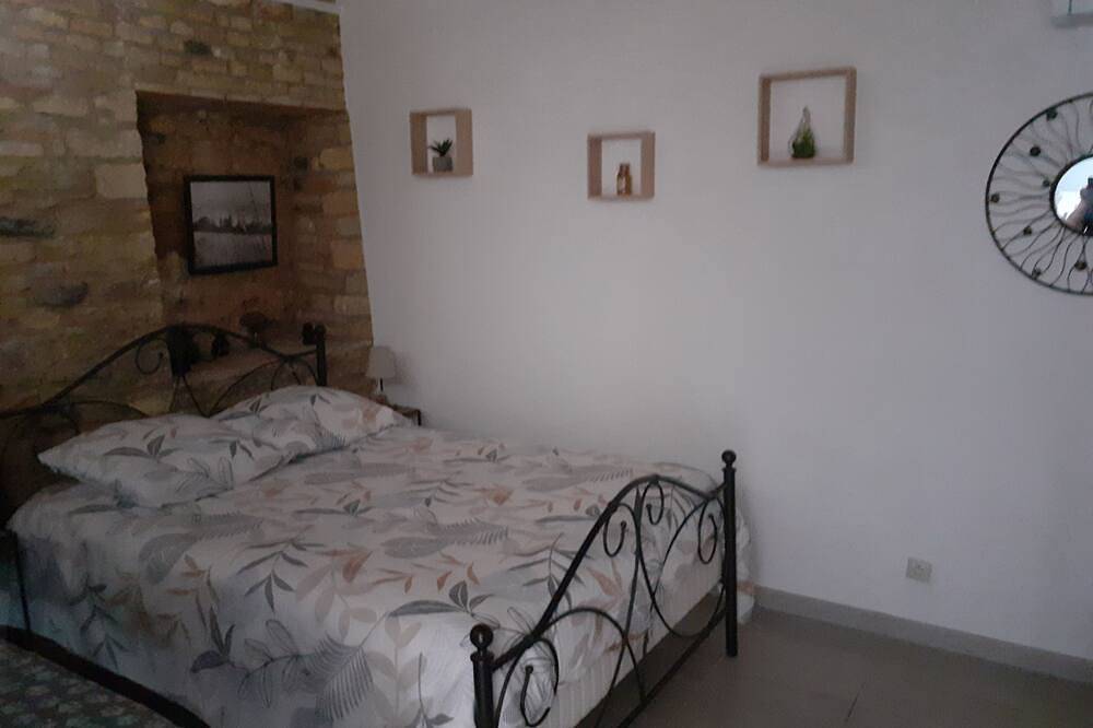 Entire apartment, Le Petit Paradis Apartment for 2 people in Le Bugue, Périgord