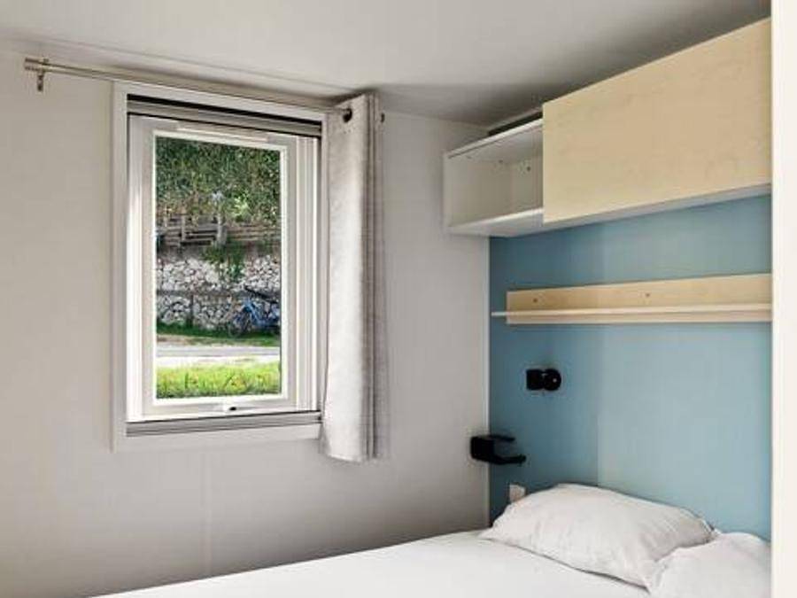 Camping Village Le Fayolan - Mobilhome 4 personas - Mobil-home | Confort | 2 Dormitorios | 4 Pers. | Terraza elevada | Aire acondicionado. in Clairvaux-les-Lacs, Jura