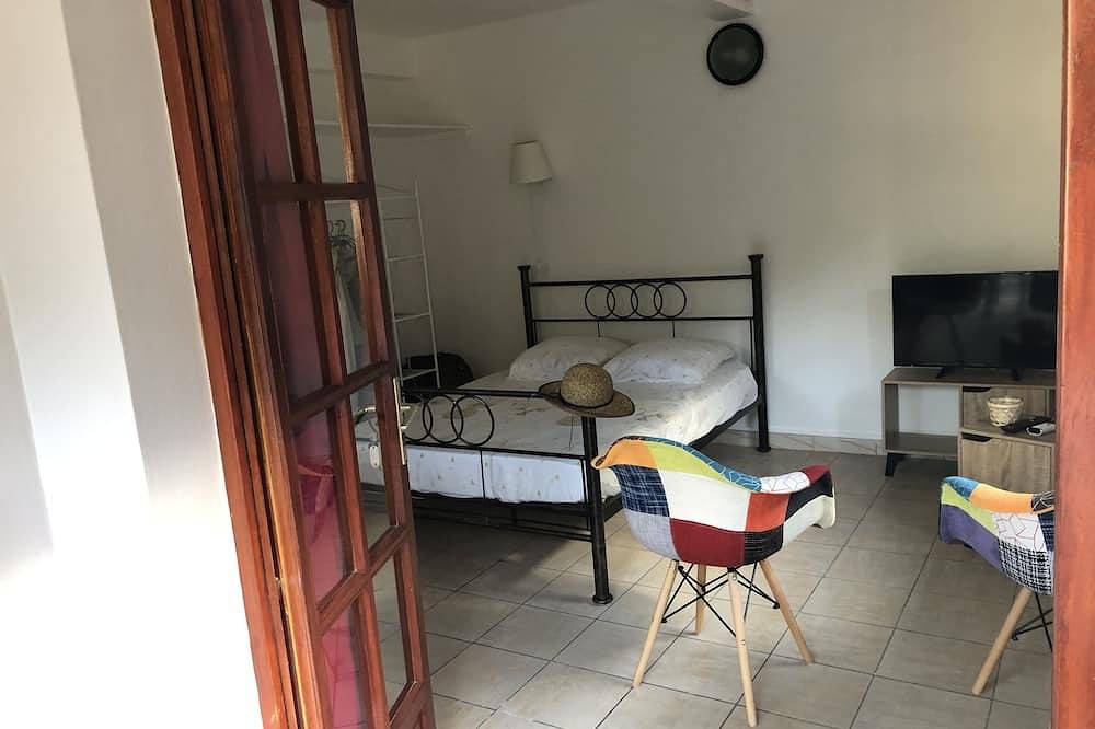 Entire apartment, Cosy, quiet studio - Downtown Ste Anne in Sainte-Anne, Martinique
