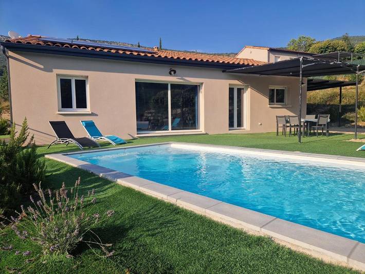 Maison de vacances pour 6 personnes, avec piscine ainsi que jardin et vue, animaux acceptés