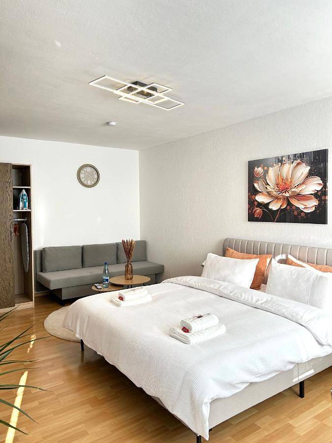 Ferienwohnung für 5 Personen, mit Balkon und Terrasse sowie Ausblick in Monheim am Rhein