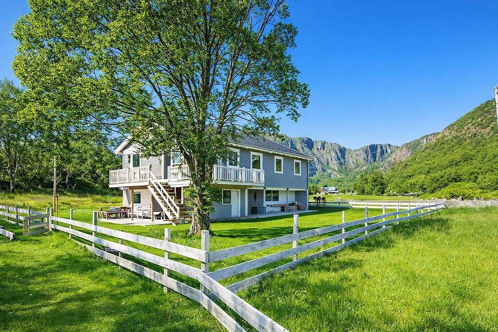 Strandhaus in Nordnesøy mit Panoramablick in Lurøy