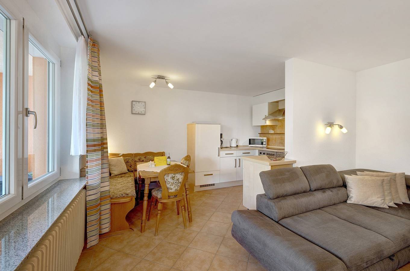 Entire apartment, Holiday Apartment Barbara with Terrace, Garden and Wi-Fi in Meersburg, Region Bodensee-Oberschwaben