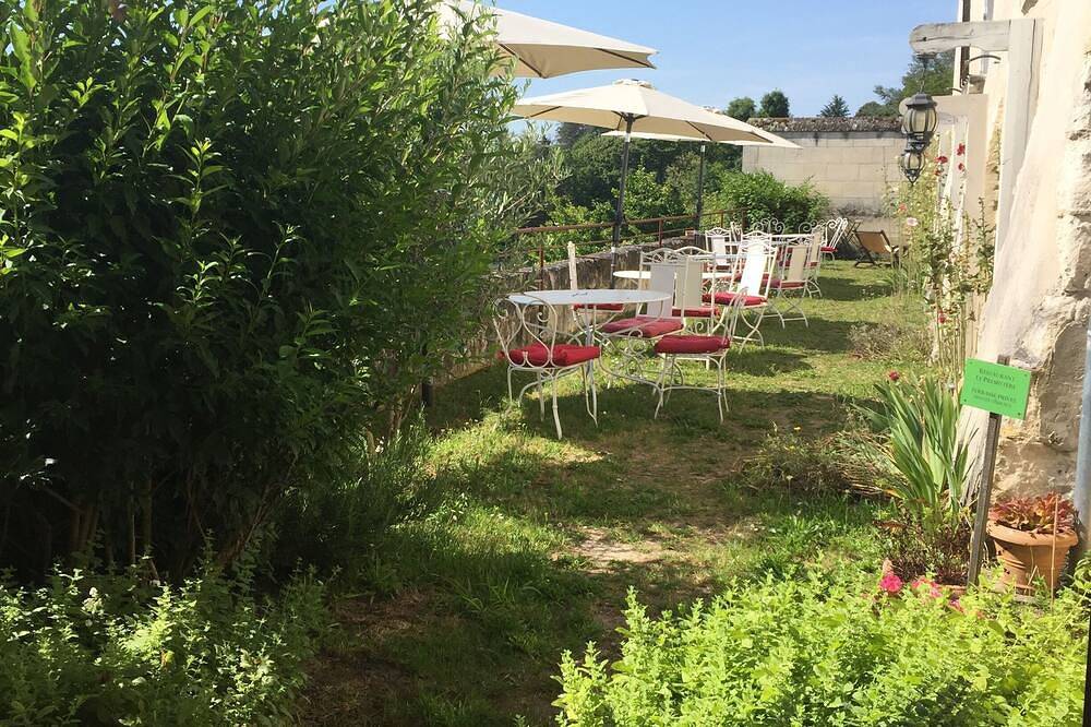 Bed and breakfast in the heart of the Royal City in Loches, Loches region