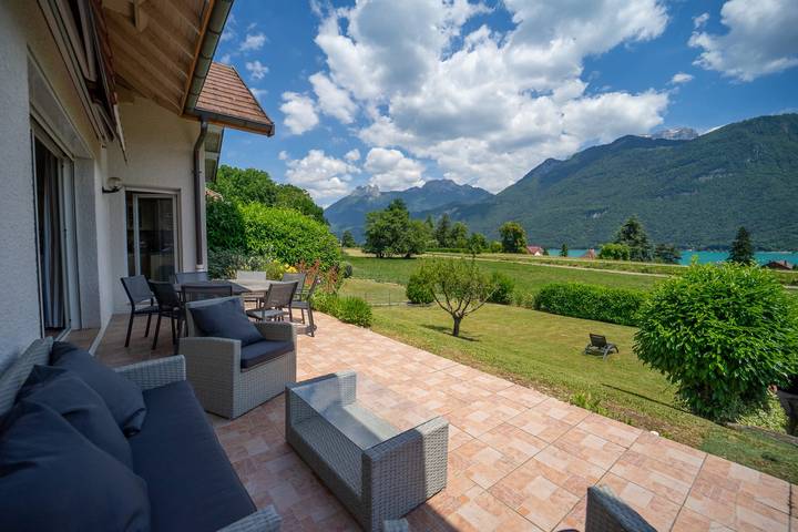 Villa voor 8 personen, with Terras and Tuin as well as Uitzicht op het meer in Haute-Savoie