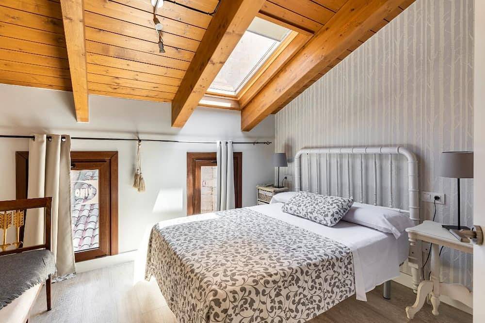 Apartamento entero, Ático de Lujo con 3 habitaciones y Jacuzzi in Adahuesca, Provincia de Huesca