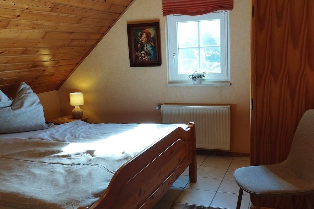 Ferienhaus mit Garten, Spielplatz, Whirlpool, Holzofensauna, Haustierfreundlich in Plütscheid, Eifelkreis Bitburg-Prüm
