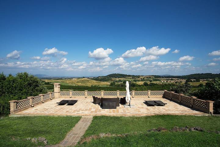 Casa vacanza per 8 persone, con balcone e giardino sul Lago di Bracciano