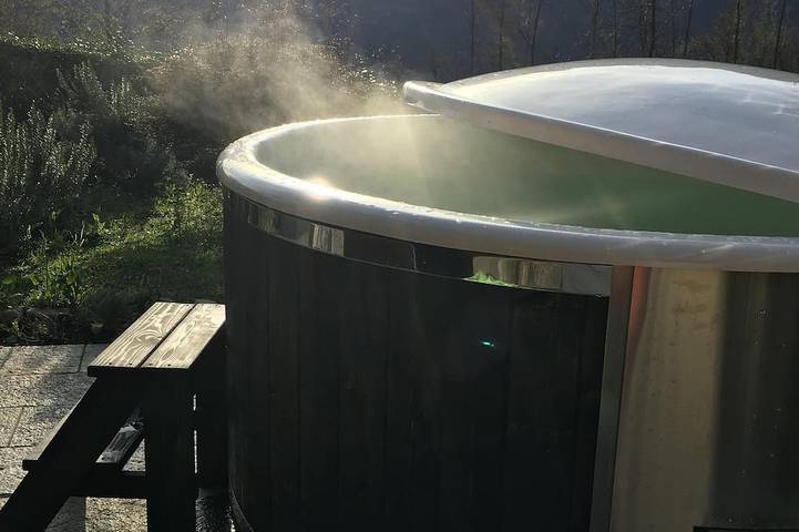 Casa vacanza per 4 persone, con idromassaggio e giardino in Omegna