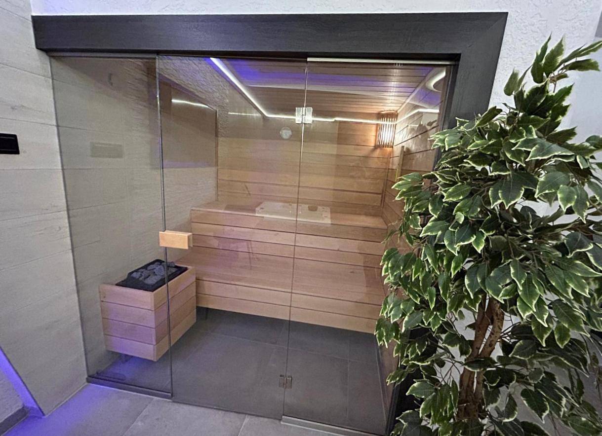 Suite with Sauna in Düsseldorf-Stadtmitte, Düsseldorf