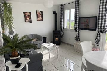 Gîte pour 4 personnes, avec jardin à Puchay