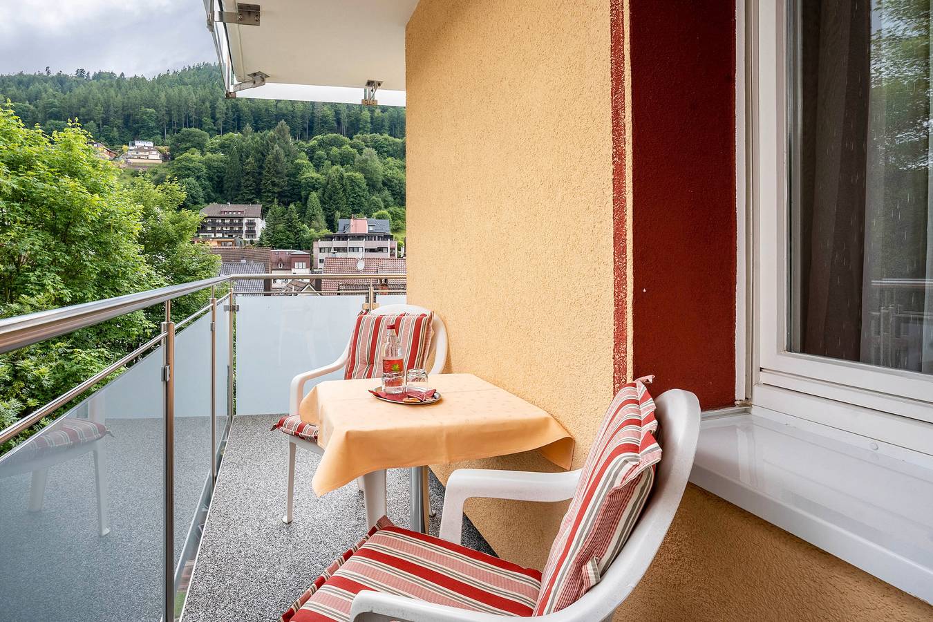 Ganze Wohnung, Ferienwohnung 'Doppelzimmer' mit Gemeinschaftsgarten und Wi-Fi in Bad Wildbad, Nordschwarzwald