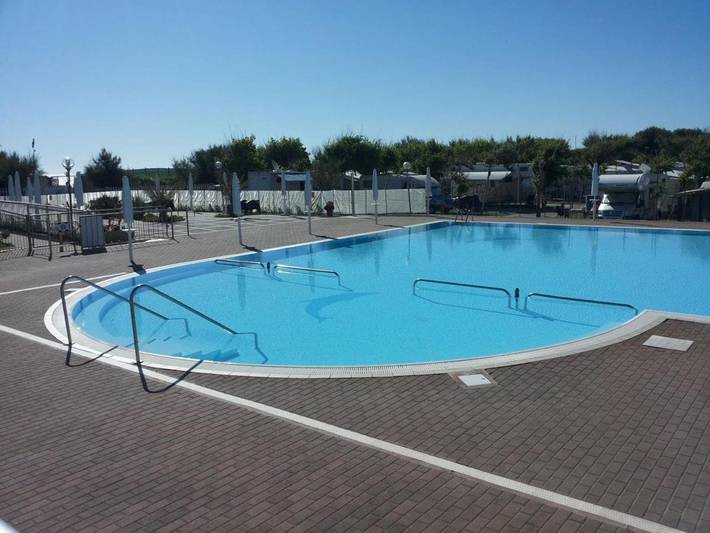 Vakantiehuis voor 4 personen, with Terras and Tuin as well as Zwembad in Chioggia