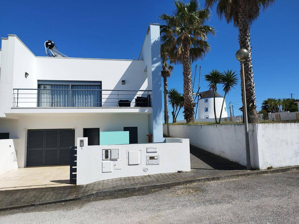 Four-Bedroom House in Atalaia, Distrito de Lisboa
