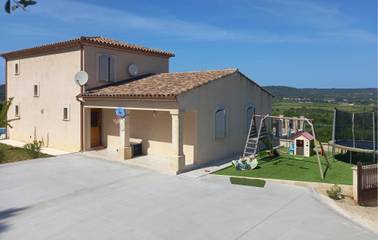 Location de vacances pour 7 personnes, avec piscine et terrasse à Calvisson