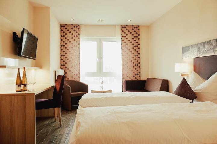 Doppelzimmer, Dusche, Wc in Flonheim, Landkreis Alzey-Worms