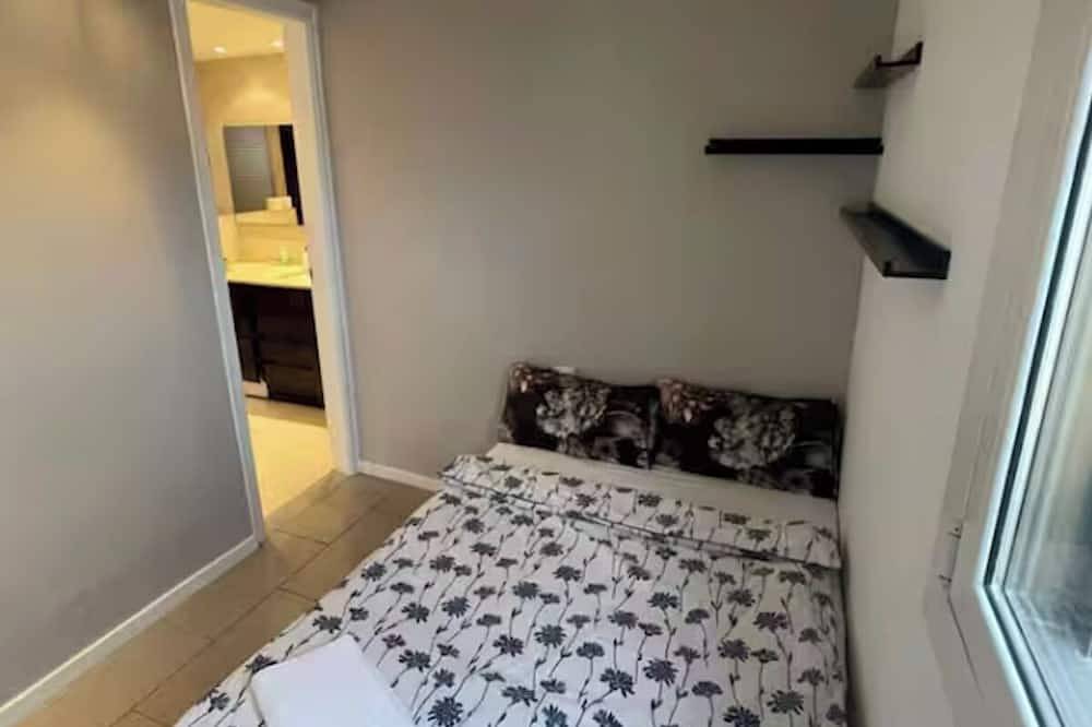 Entire apartment, Private cozy central flat in prime Bcn location in Barcelona Centre, Barcelona