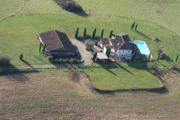 Gîte pour 8 personnes, avec jardin à Layrac
