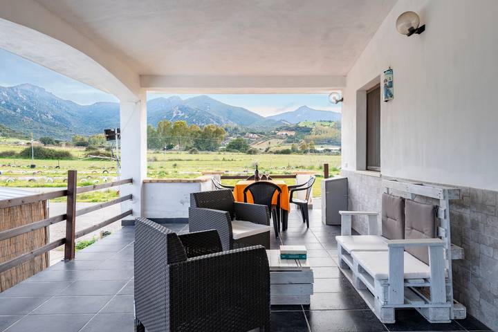 Casa vacanze 'Casa I Ginepri' con vista montagne, giardino e Wi-Fi in Cardedu, Provincia di Ogliastra