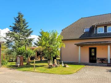 Ferienwohnung für 3 Personen, mit Seeblick und Garten sowie Terrasse in Lüssow