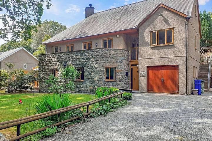 Holiday rental for 4 people, with garden in Llanbedr