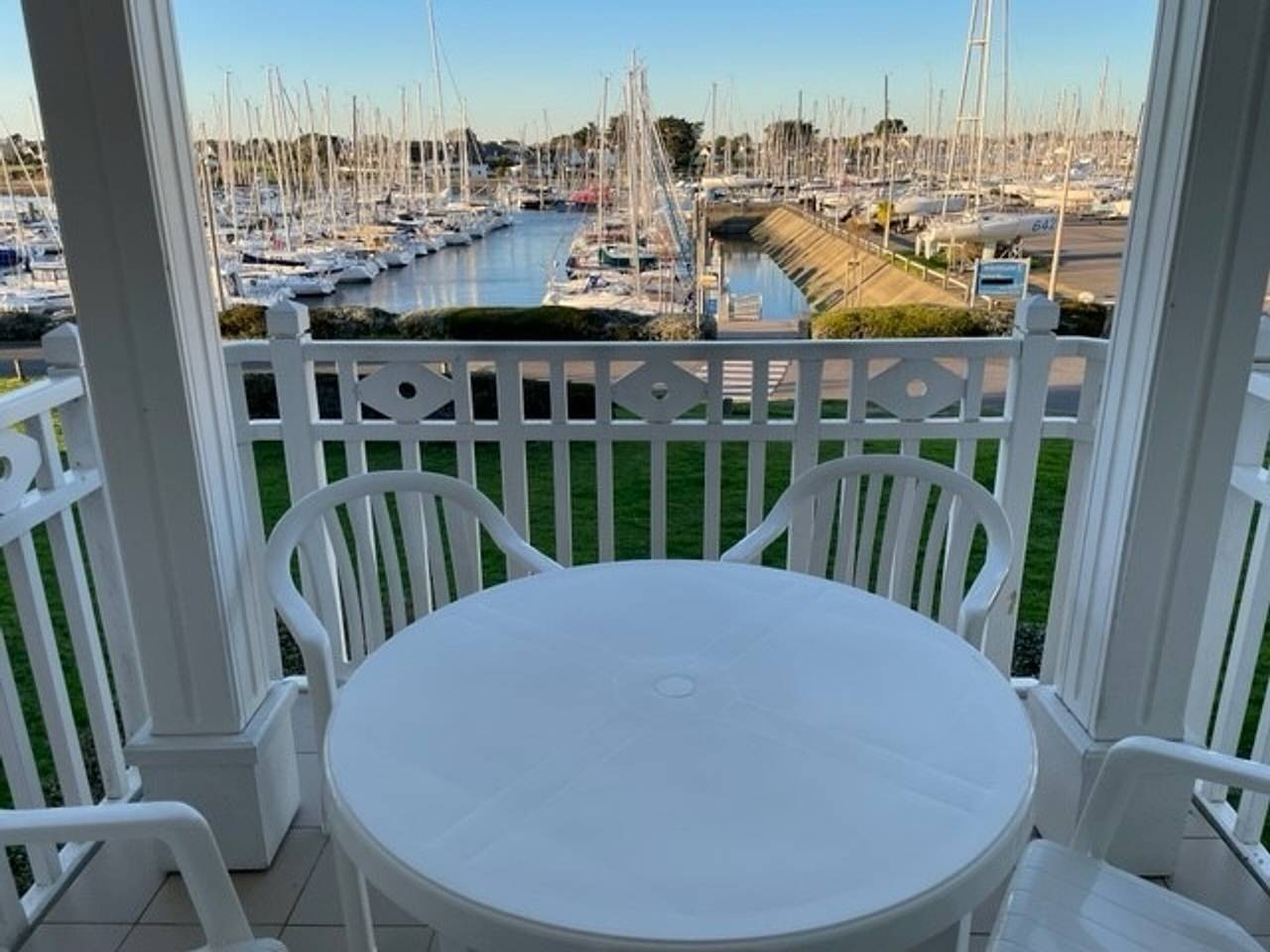 Entire apartment, T2 Apartment for 4 with terrace, pets allowed and parking in Arzon in Kerjouanno, Arzon