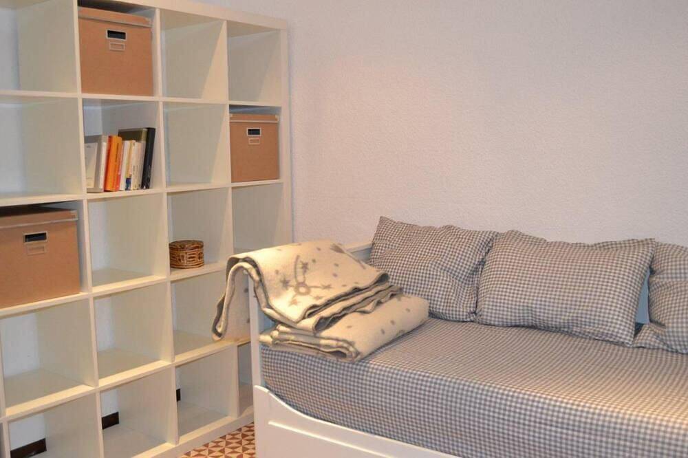 Apartamento entero, Romántico, bien decorado, en barrio tranquilo in Esplugas de Llobregat, Bajo Llobregat
