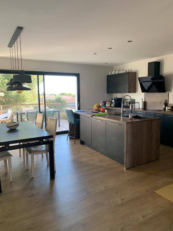 Location de vacances pour 4 personnes, avec Jacuzzi ainsi que Terrasse et Jardin à Caves - 4