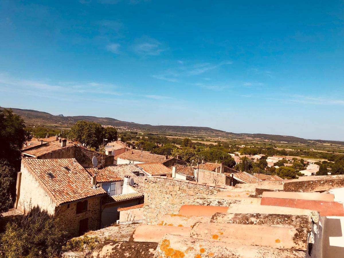 Appartement entier, One-Bedroom Apartment in Roujan, Côte méditerranéenne (France)