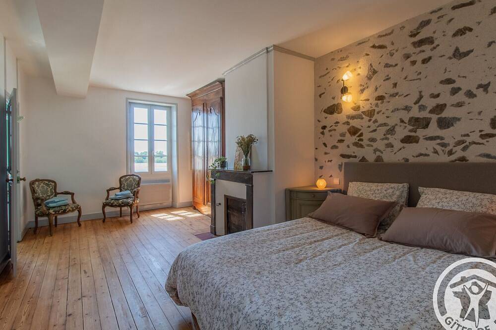 Casa Auténtica de 3 Niveles con Terraza y Vista al Loira in Ingrandes-le-Fresne-sur-Loire, Valle del Loira