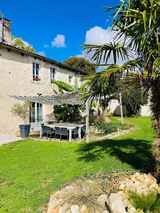 Location de vacances pour 10 personnes, avec jardin et terrasse à Puilboreau - 2