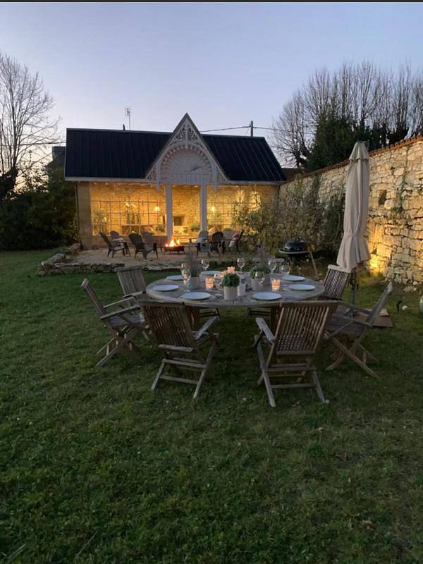 Location de vacances pour 18 personnes, avec terrasse ainsi que vue et piscine à Excideuil - 4