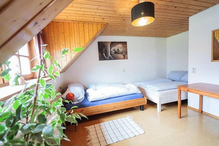 Ganze Wohnung, Helle Ferienwohnung \"Im Grünen\" in Bodenseenähe in Unterwaldhausen, Region Bodensee-Oberschwaben