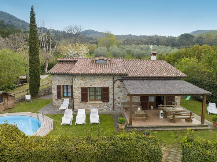 Casa vacanze "Stupendo Rustico in Pietra" con piscina e Wi-Fi in Castellina Marittima, Costa degli Etruschi
