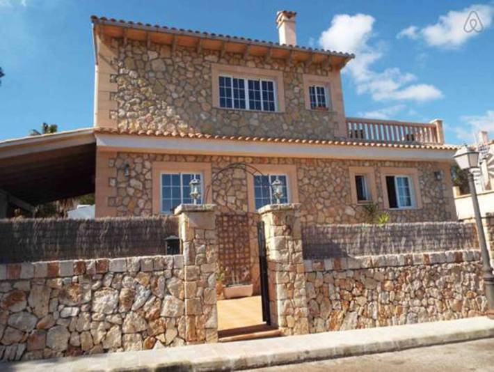 Casa de vacaciones para 6 personas, con Balcón y Terraza además de Jardín y Vistas en Cala Llombards
