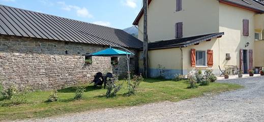 Gîte pour 2 personnes, avec terrasse et jardin, animaux acceptés en Pyrénées-Atlantiques