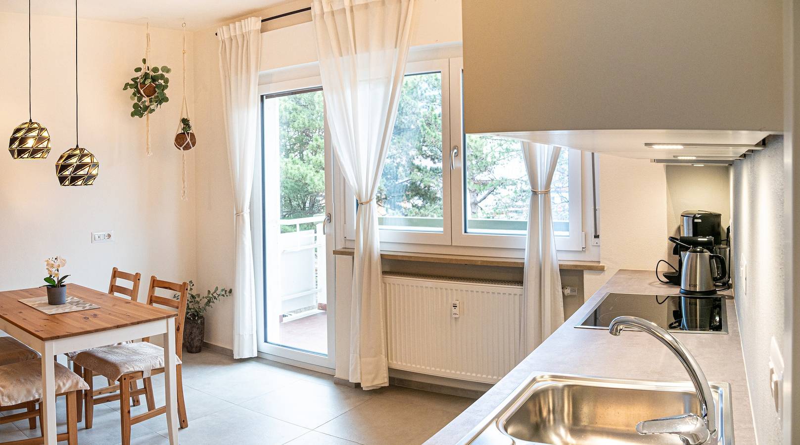Apartamento entero, Apartamento vacacional "Alex" completamente nuevo cerca del centro con vistas a la montaña, wifi y balcón in Maia Bassa, Merano