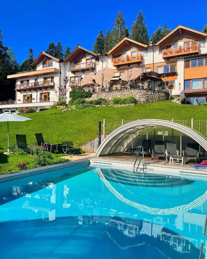 Ferienhaus für 5 Personen, mit Ausblick und Garten sowie Sauna und Pool, mit Haustier
