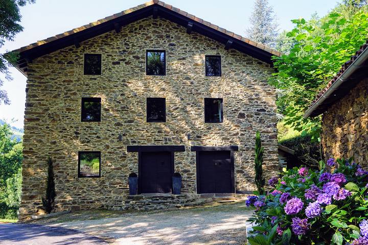 Albergue para 8 personas, con jardín además de terraza y jacuzzi en Navarra - 3