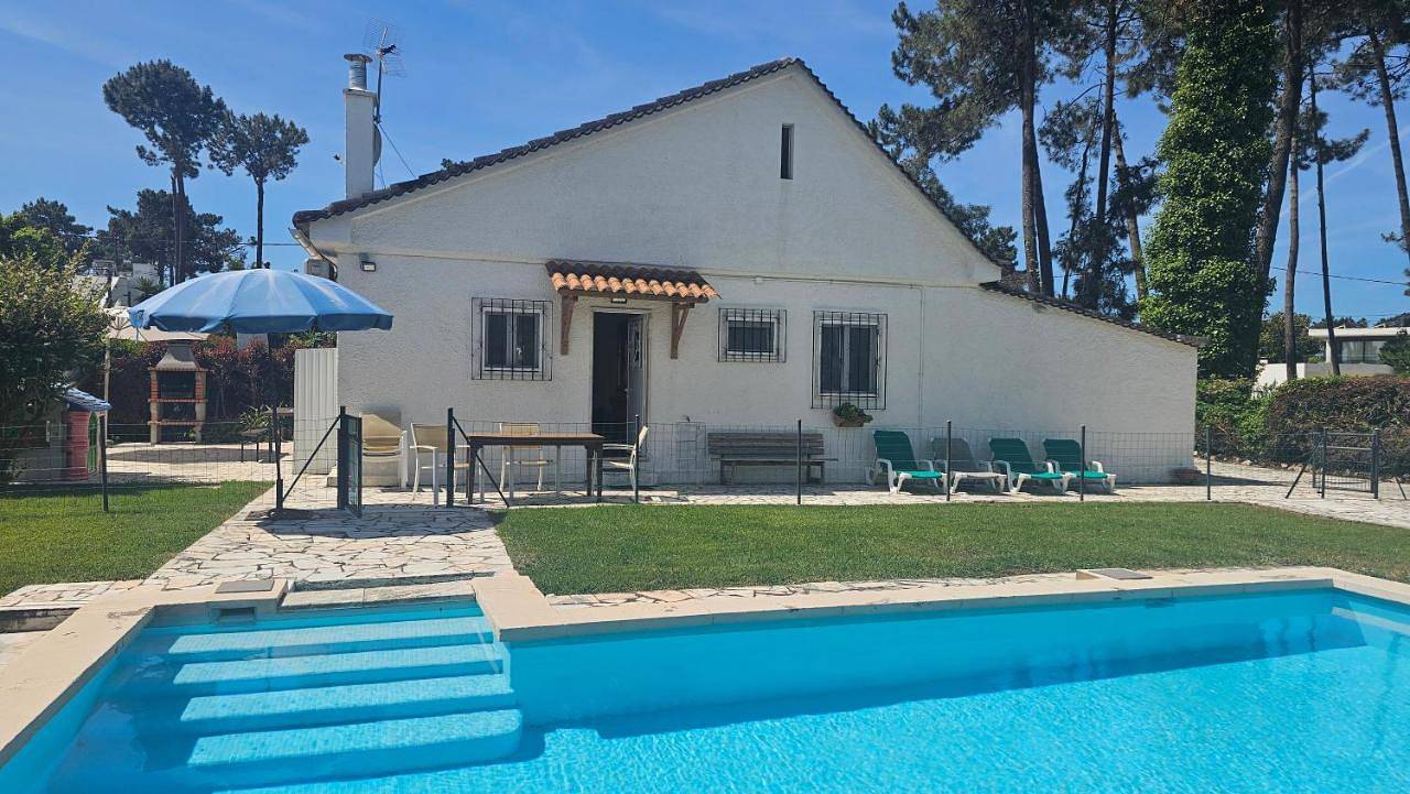Two-Bedroom House in Aroeira, Corroios