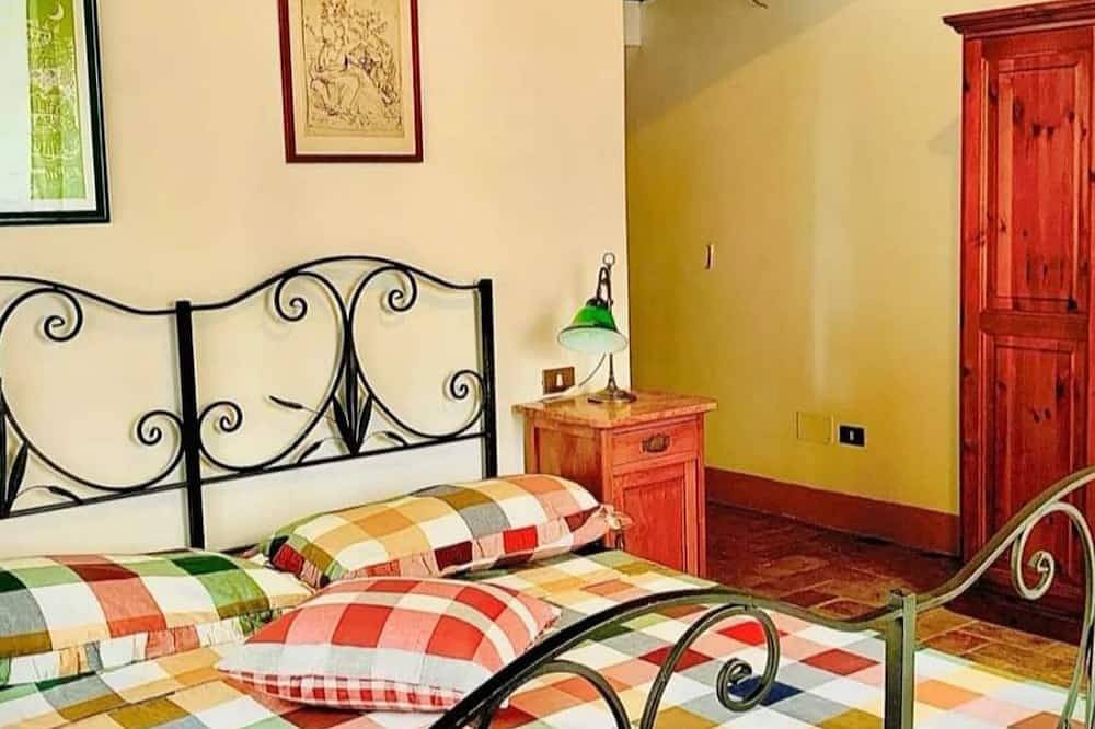 Entire apartment, Il Vicolo stanza 1 in Canale Monterano, Lake Bracciano