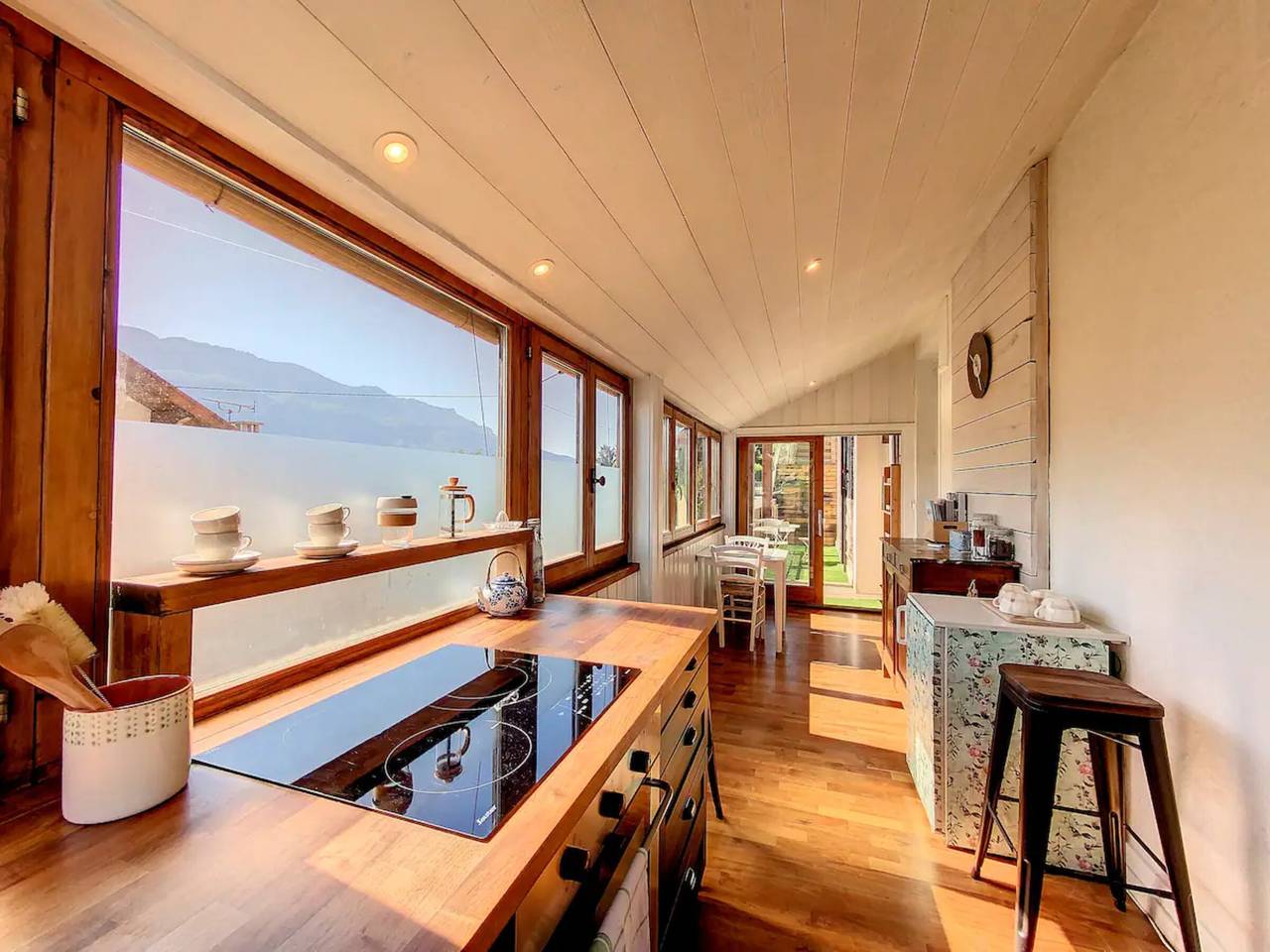Appartement entier, Appartement de vacances "Amour De La Nature Sans Limite" avec vue montagne, balcon et Wi-Fi in Tresserve, Région de Chambéry