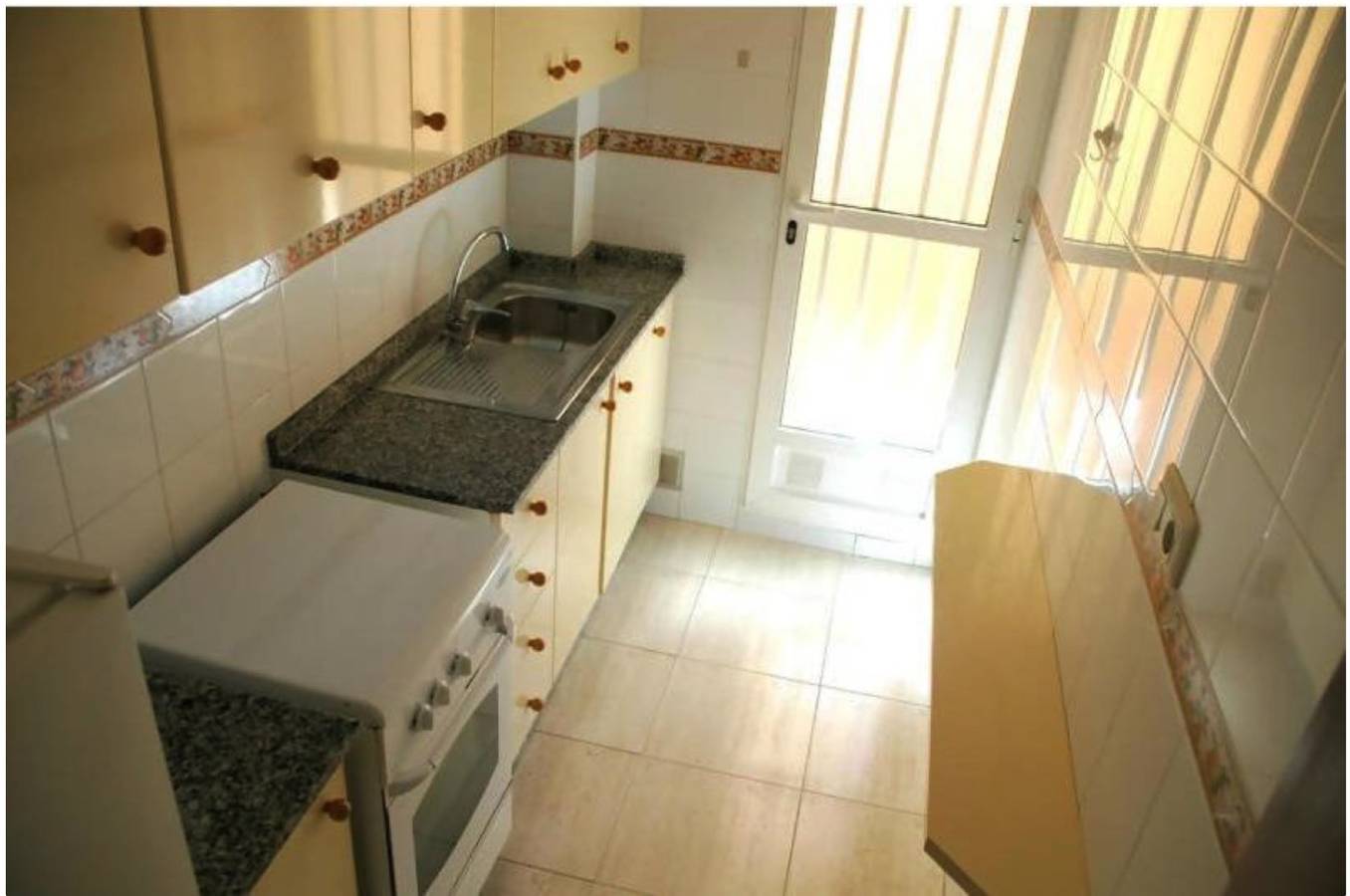Apartamento entero, Apartamento 'Boliches 5' con balcón y Wi-Fi in Puerto de Mazarrón, Mazarrón