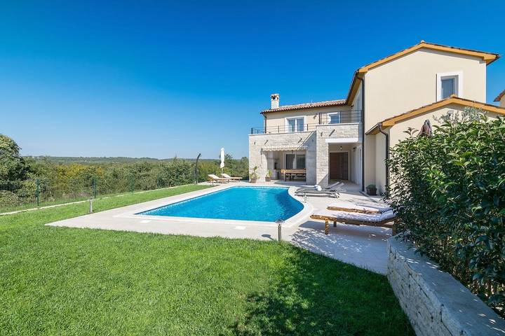 Ferienhaus für 10 Personen, mit Sauna und Garten sowie Pool